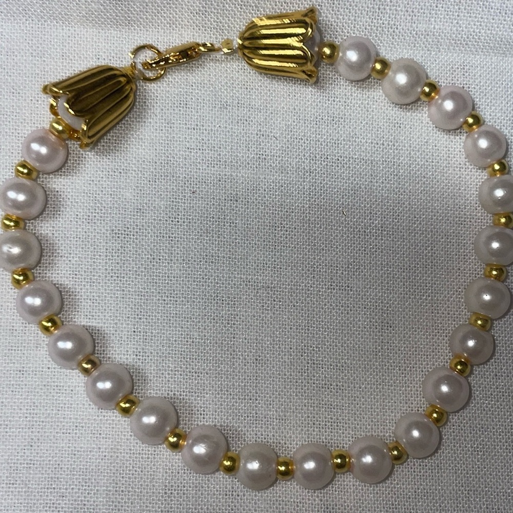 Vintage style golden pink round pearl fluted end cap bracelet lobster clasp 7”